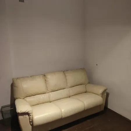 Bialy Dom Cyprysowa 11 منزل للإقامة وارسو